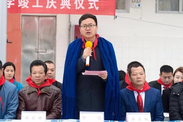 昭覺縣副縣長羅強發(fā)表講話.jpg