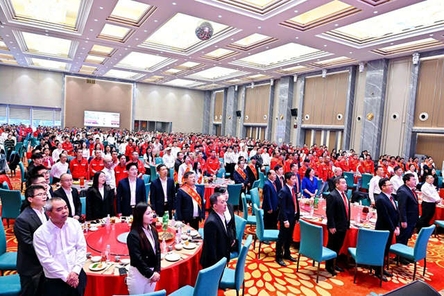 齊唱企業(yè)之歌《紅門人》.jpg